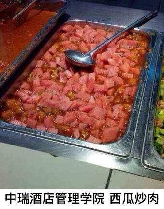 学校食堂吃瓜,美味瞬间捕获味蕾